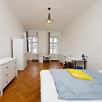 Peter's Tower Apartman *